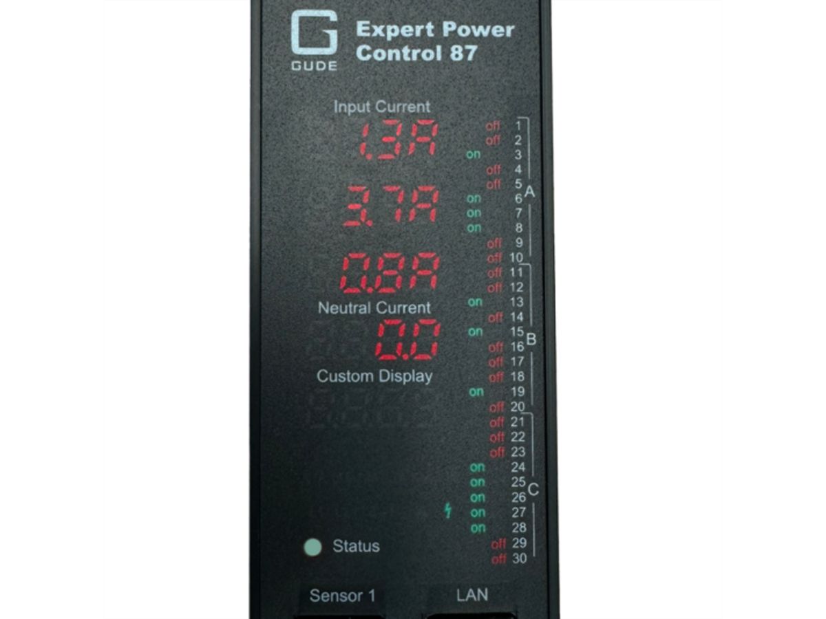 GUDE EPC 87-3300-18 30-fach switched und metered PDU, vertikaler Einbau 0HE, 400V 3P*N+PE 3x16A, schwarz, 170 cm