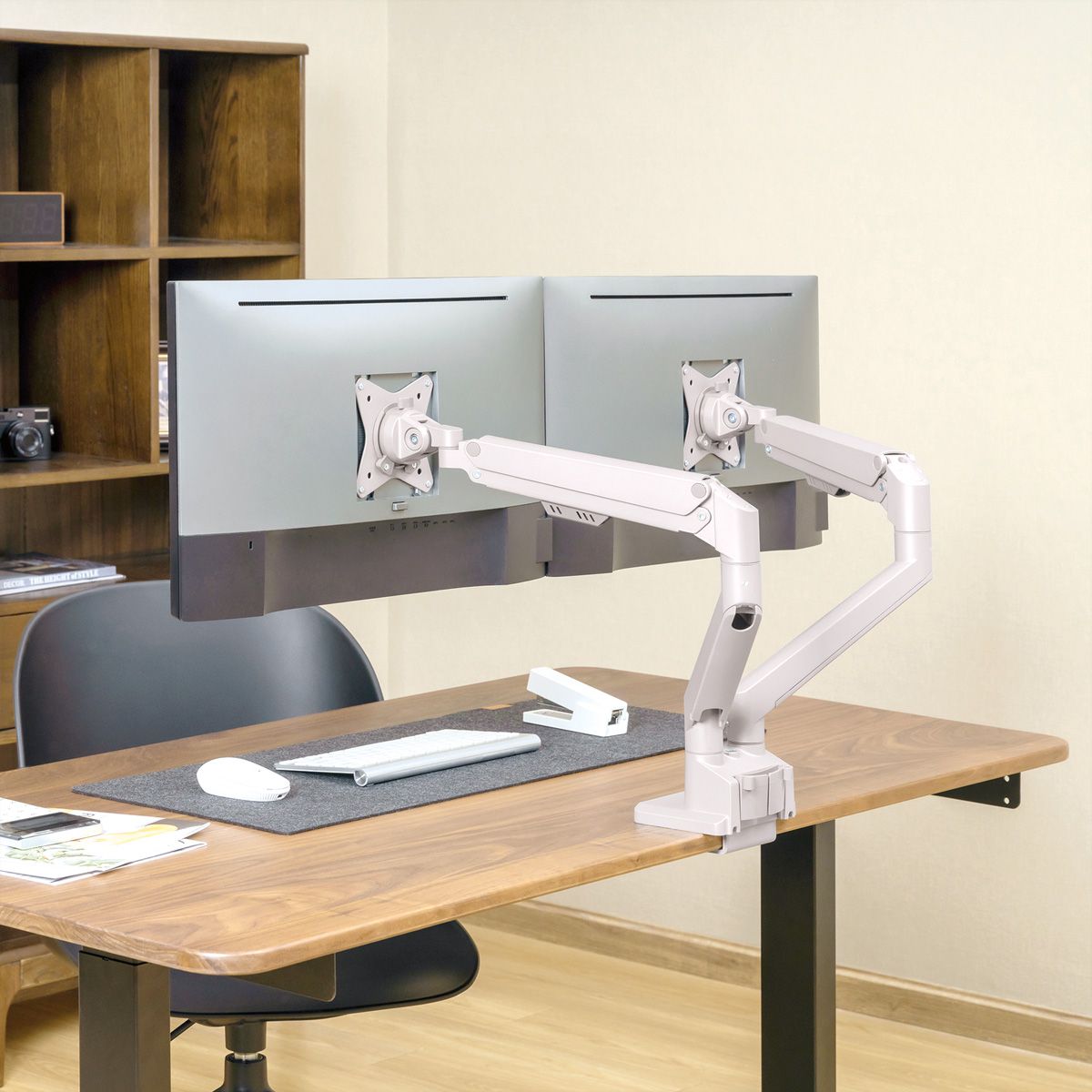 ROLINE Support double LCD, vérin à gaz, 5 articulations, fixation sur bureau, 17-23", jusqu'à 2x 9 kg, argent
