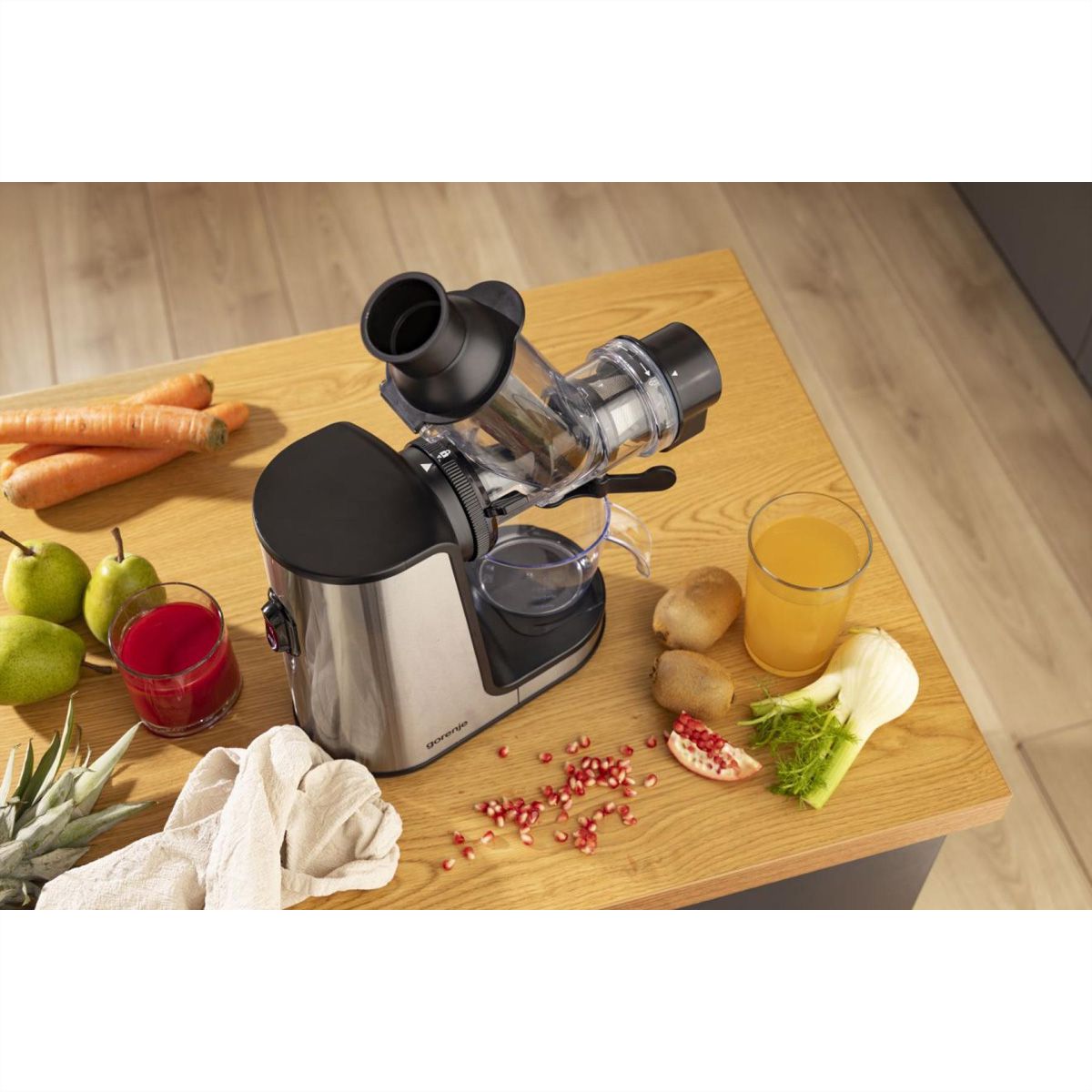 Gorenje Slow Juicer JC200BE, 200W, schwarz/silber